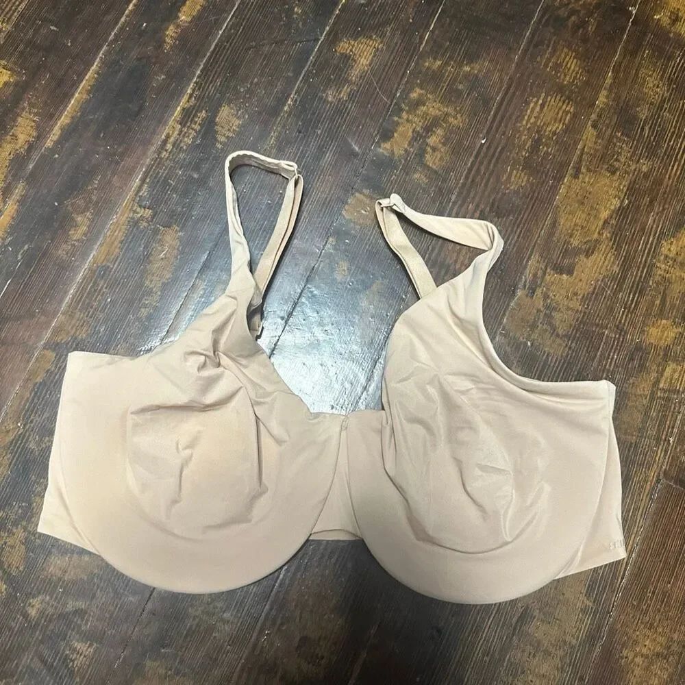 Skims nude lightly lined 44DDDD full coverage bra
